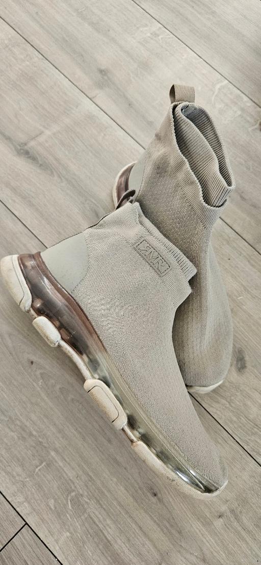  — Trainer style boots