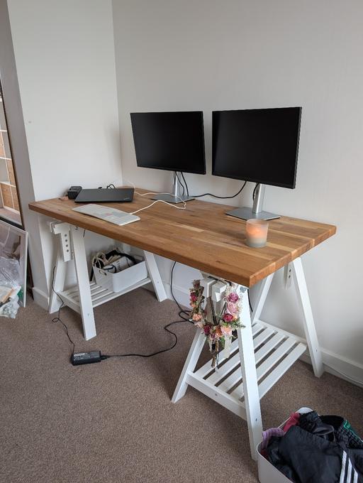  — Solid wood desk with adjustable trestles