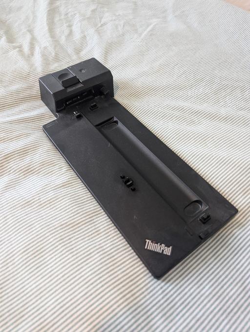  — Lenovo ThinkPad docking station 40AJ