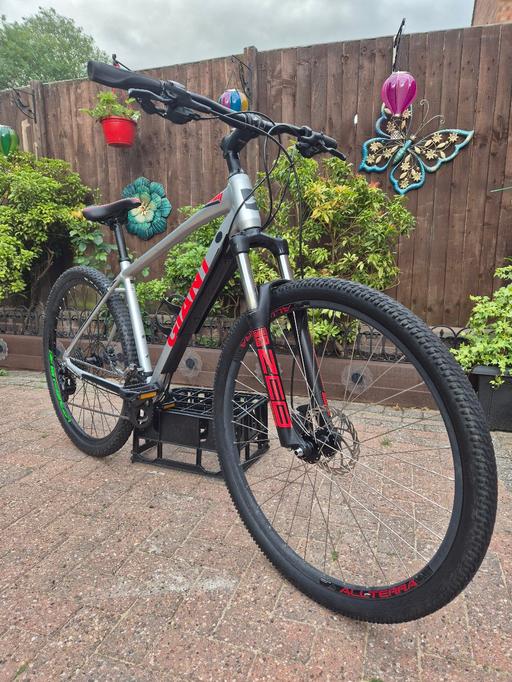  — GIANT "ROAM" 29'r Hydro Disc Braked HardTail.