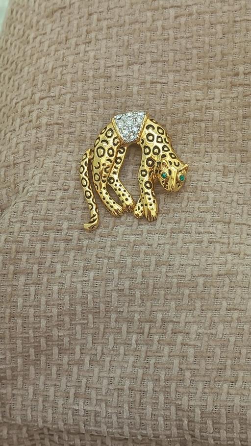  — vintage brooch