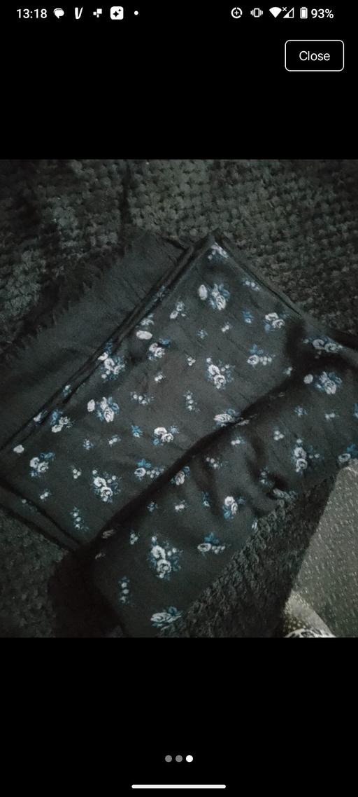  — scarf New