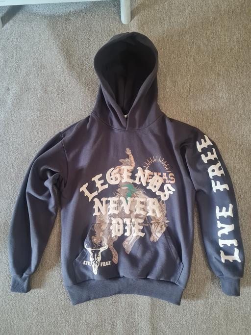  — really thick material hoodie super comfy