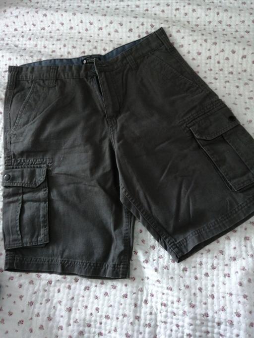  — Men's shorts size *32*