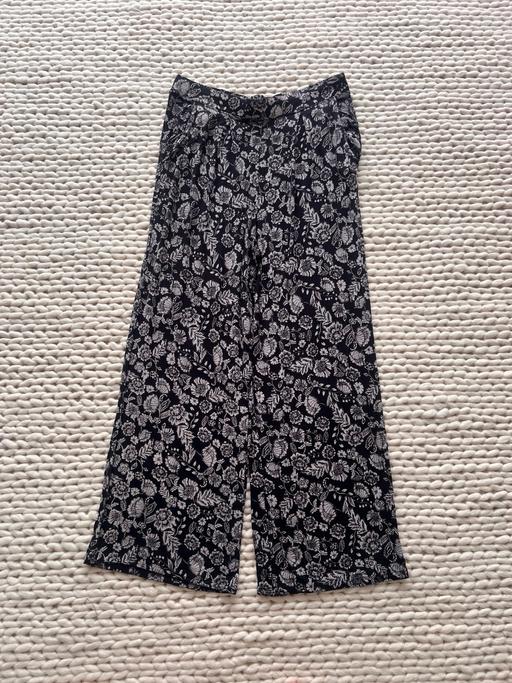  — Women’s trousers size 16