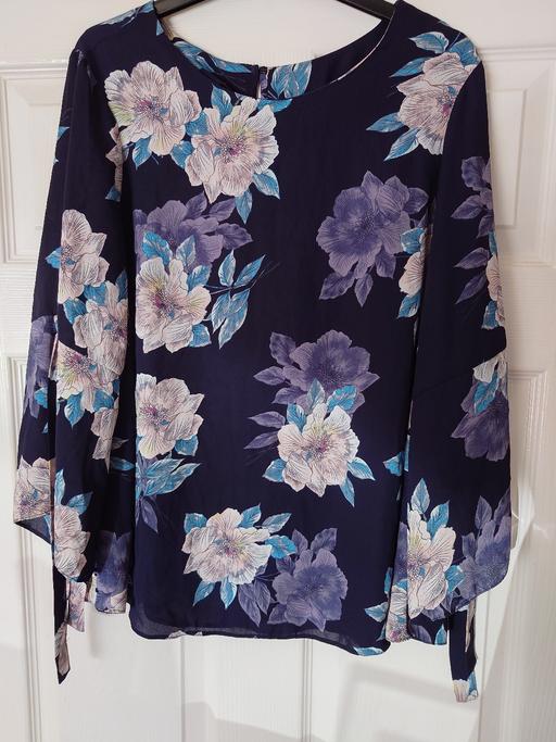  — Women's floral blouse top size 18