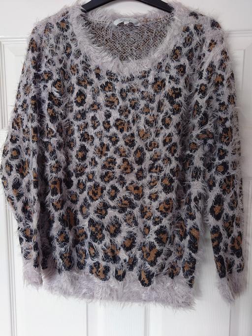  — Women's leopard print jumper size L