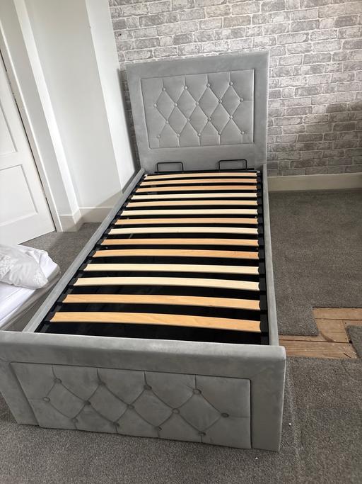  — Single bed