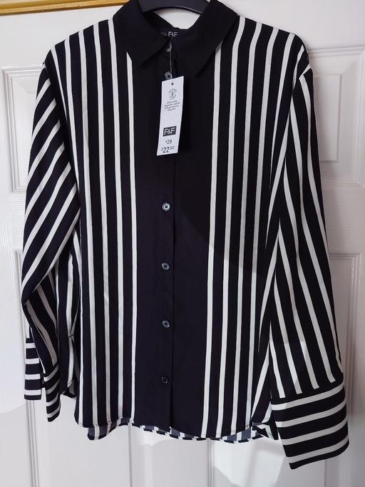  — Women's black/white shirt size 6
