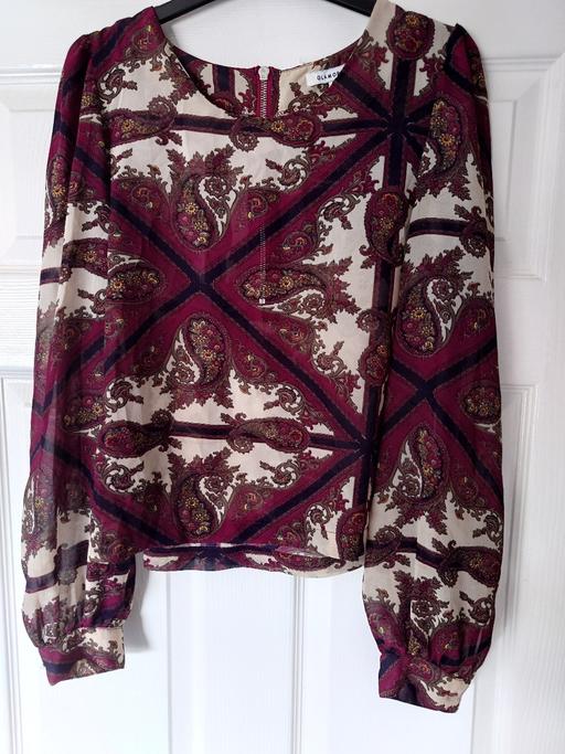  — Women's patterned blouse size S