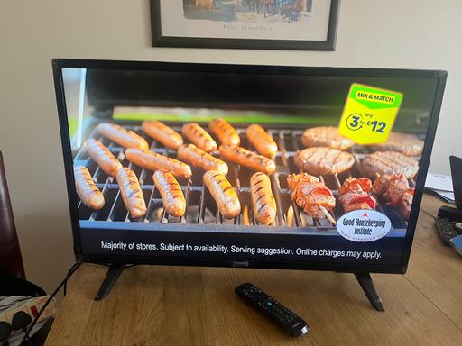  — Like 'New' Philips 32" LED HD TV on legs