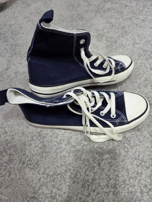  — Size 6 PRIMARK navy trainers