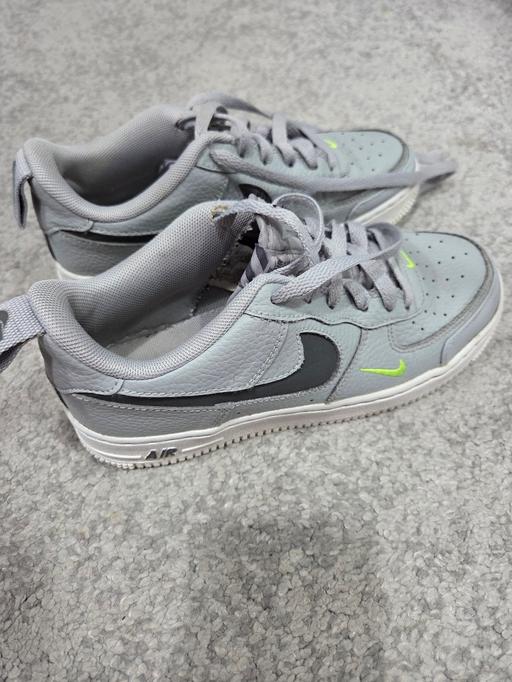  — Size 4 NIKE grey trainers