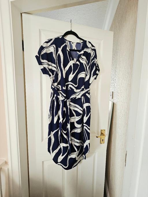  — Summer dress, size 18/20..like new.