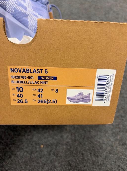  — Women’s size 8 novablast asics trainers