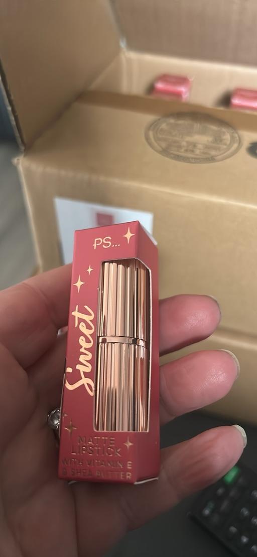 — Primark lipsticks box of 30 same shade