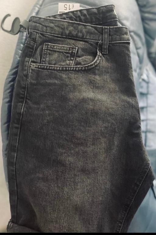 — Men’s denim shorts size 34in