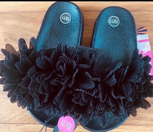  — Girls sliders size 10-11