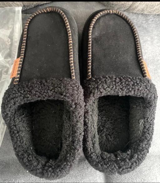  — Unisex slippers size 6-7