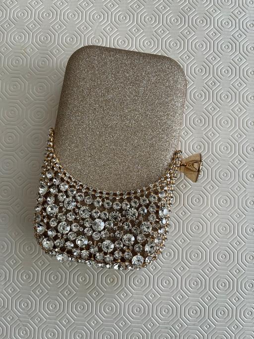  — Party clutch