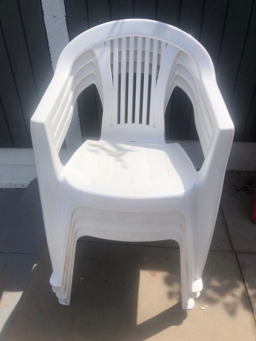  — X4 plastic garden chairs
