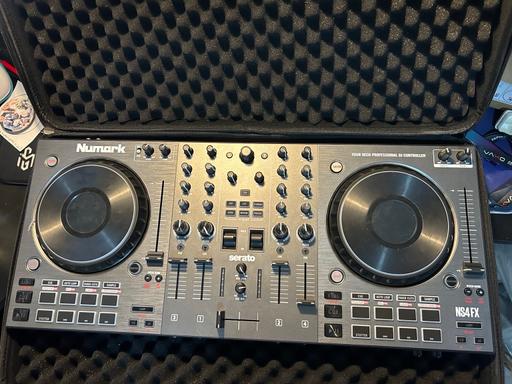 — Numark NS4FX DJ CONTROLLER & 2 DJ LIGHTS