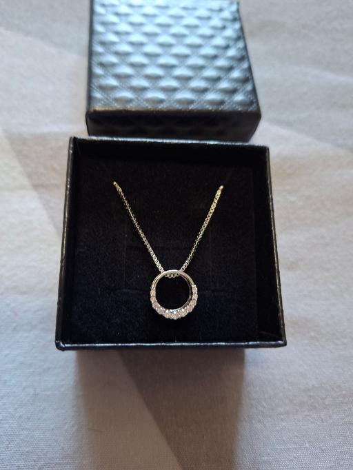  — brand new sliver necklace and box