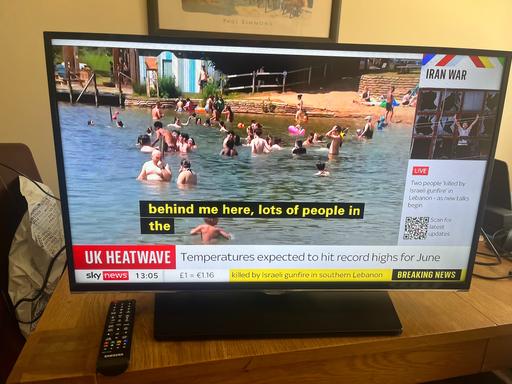  — Samsung 32" Freeview-HD, LED HD TV on stand
