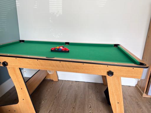  — Pool/snooker table