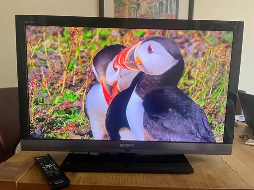  — Sony 32" Freeview-HD, LCD HD TV on stand