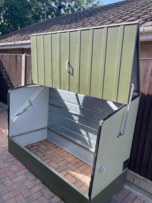  — Large garden/caravan storage box