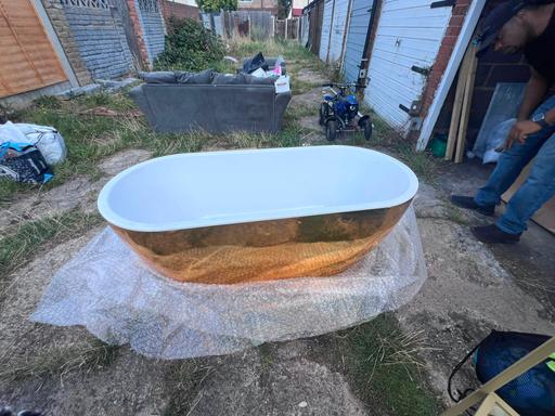  — Gold plated stand alone bath tub
