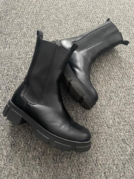  — Black Chelsea style festival boots size 4