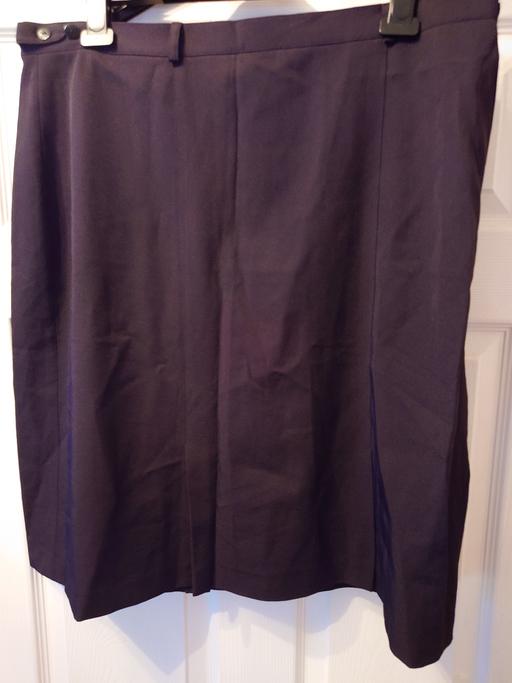  — Women's black skirt size 20