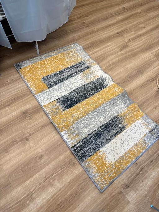  — Wayfair rug 80cm x 150cm like new