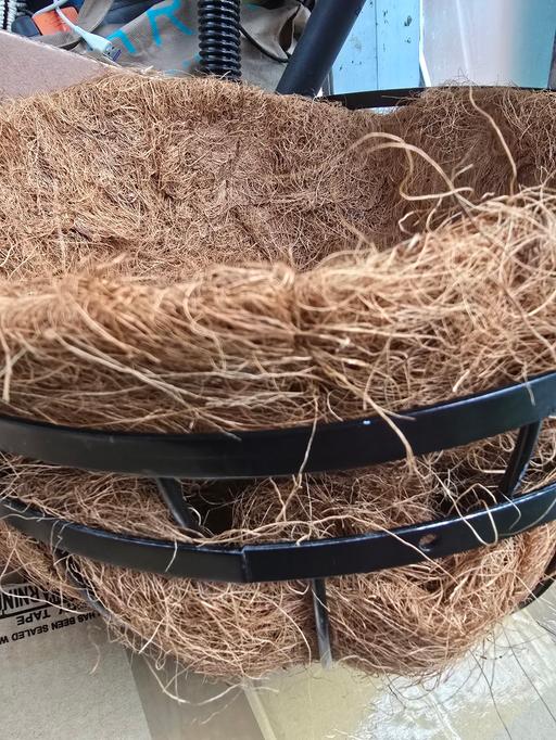 — 14in Metal Hanging Basket With Coco Liner &