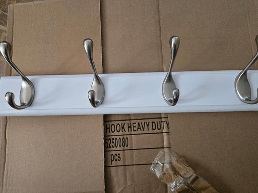  — New White Silver effect Pine 4 Hook rail (L)