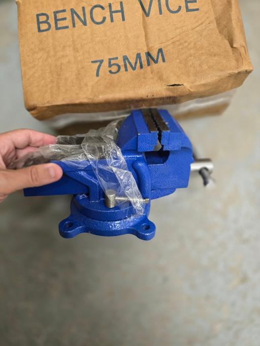  — 75mm bench vice