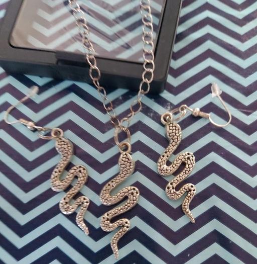  — Snake necklace and earrings set