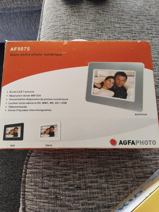  — Digital photo frame
