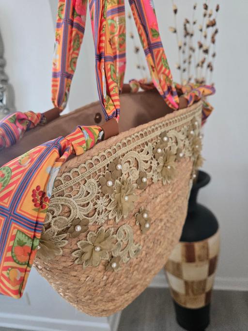  — Beautiful woven tote bag decorated with elega
