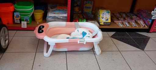  — Foldable baby bath tub