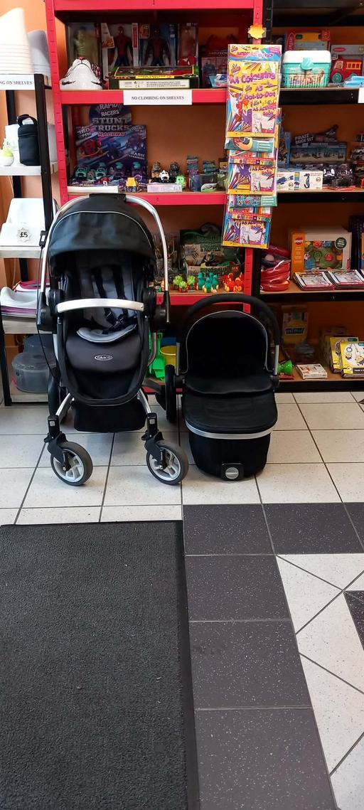  — Graco Symbio pushchair and bassinet