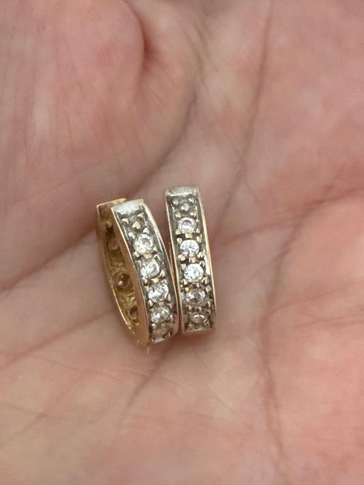  — 9ct gold hallmarked 2 sided huggie earrings