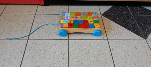  — Pull along block cart with blocks