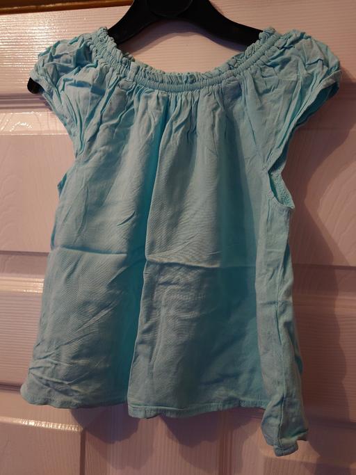  — Girls blue top size 5-6 years