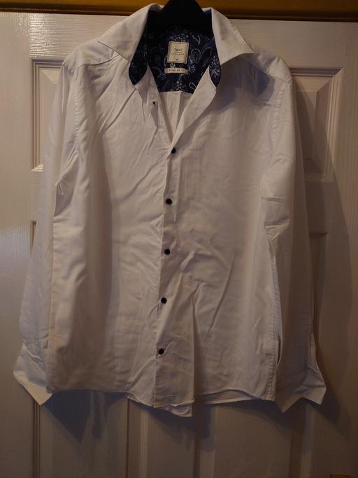  — Mens white regular fit shirt size M