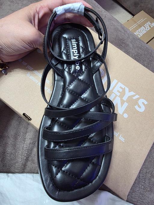  — black strap sandala small heels