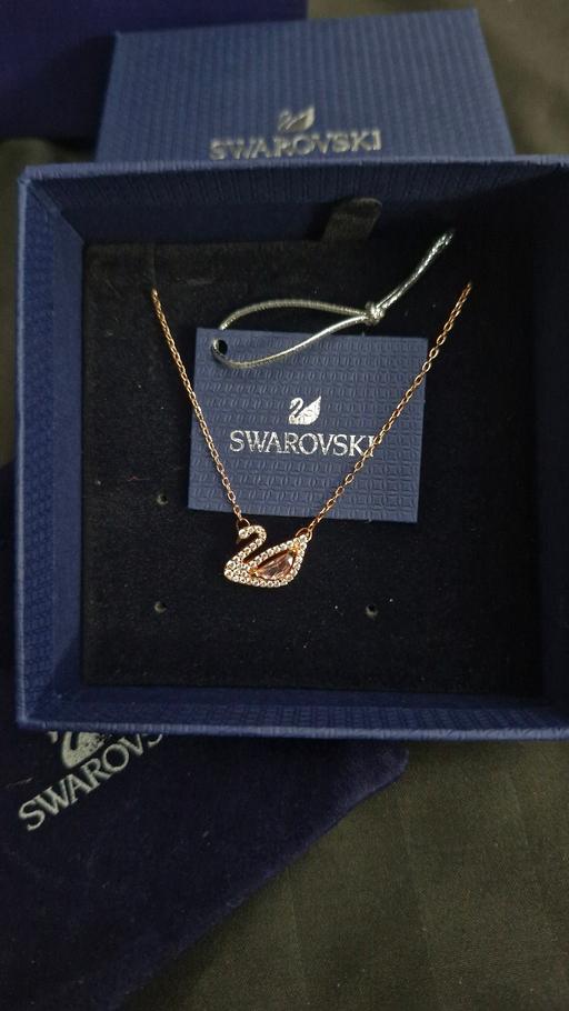  — swarovski Swan necklace