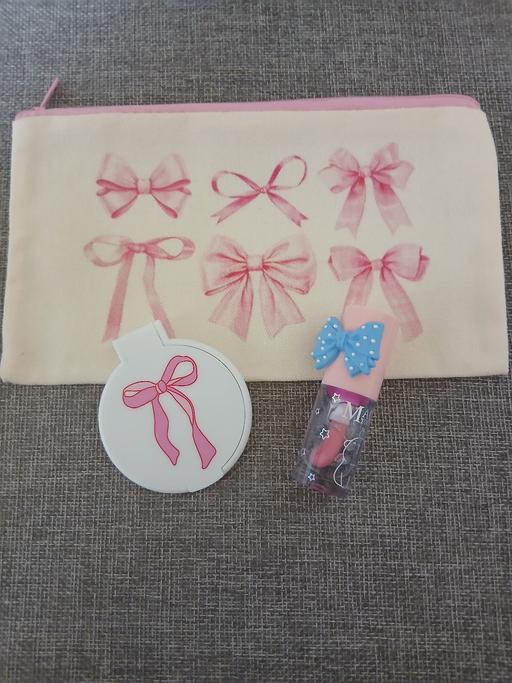  — Bow Case/Mirror/Lip Gloss New